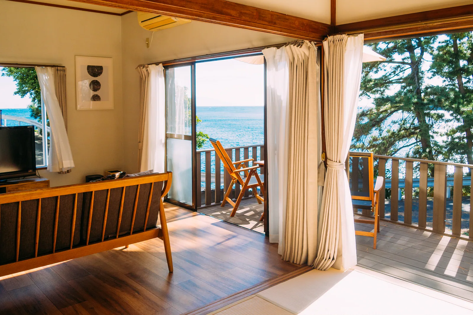 リビングと和室は海に面しており、部屋からのオーシャンビューは絶景です♪