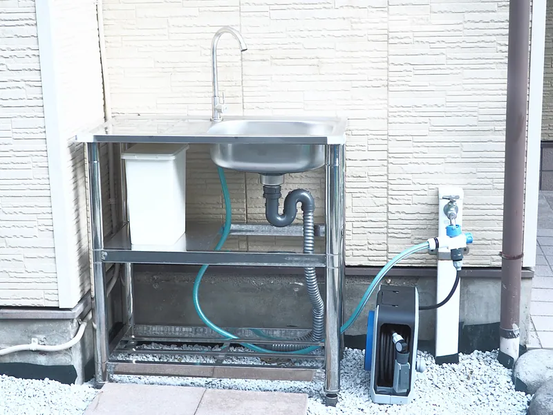 釣った魚の下ごしらえや足洗いに便利な屋外シンク・シャワー